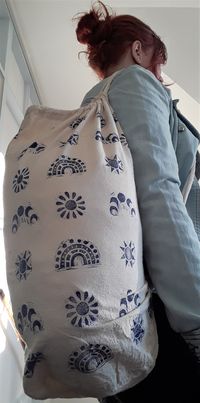 dufflebag, rainbow moon pattern, 200 kronor